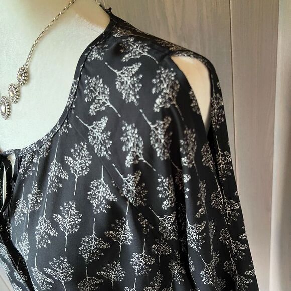 DR2 Blouse Cold Shoulder 1X *NWT* - Picture 3 of 12